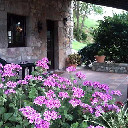 Casas Rurales El Corberu Country house *